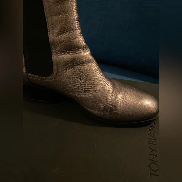 Kenneth Cole metallic ankle boots in size 8.5. - Picture 5 of 12